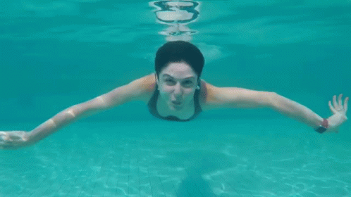 Scherezade Shroff Swimming GIF - Scherezade Shroff Swimming Dive GIFs