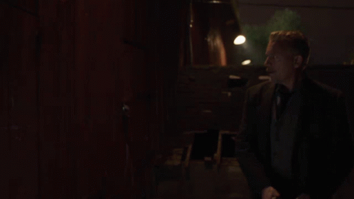 Whats In There Detective Halloran GIF - Whats In There Detective Halloran Jigsaw GIFs
