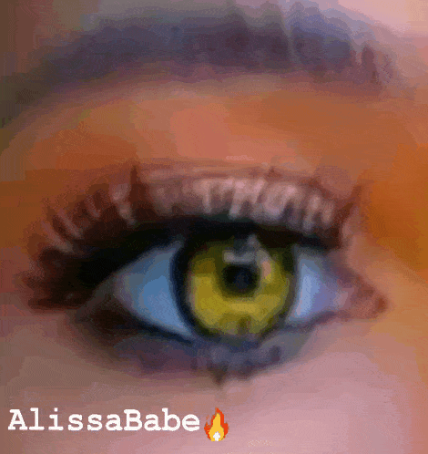 a close up of a woman 's eye with the name alissababe on the bottom right