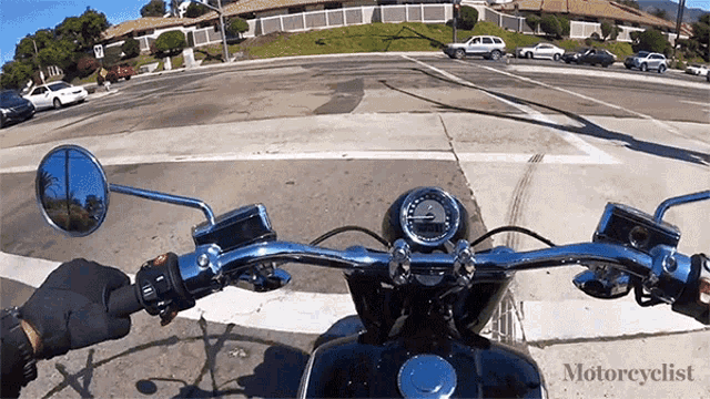 Steering Motorcyclist GIF - Steering Motorcyclist Bmw R18 GIFs