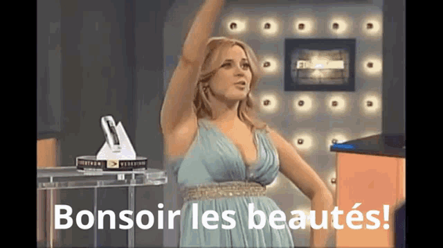 a woman in a blue dress says bonsoir les beautes in french