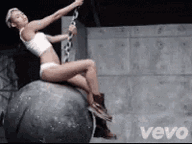 Miley Cyrus Wrecking Ball GIF - Miley Cyrus Wrecking Ball Vevo GIFs