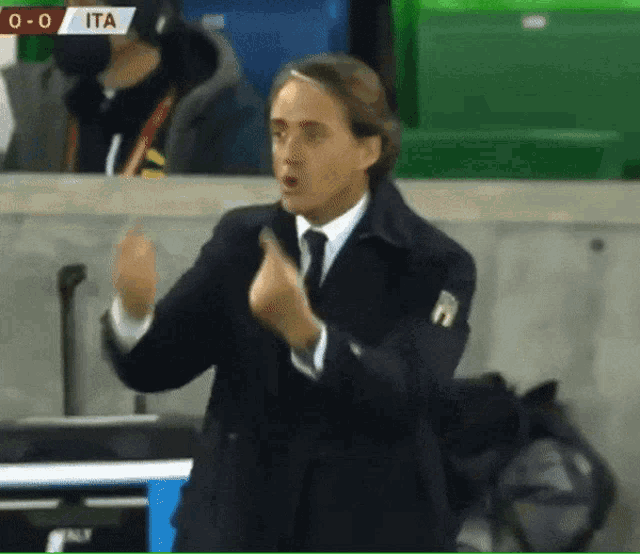 Roberto Mancini Mancini GIF - Roberto Mancini Mancini Porca Puttana GIFs