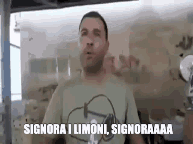 Limoni Signora GIF - Limoni Signora Trashitaliano GIFs