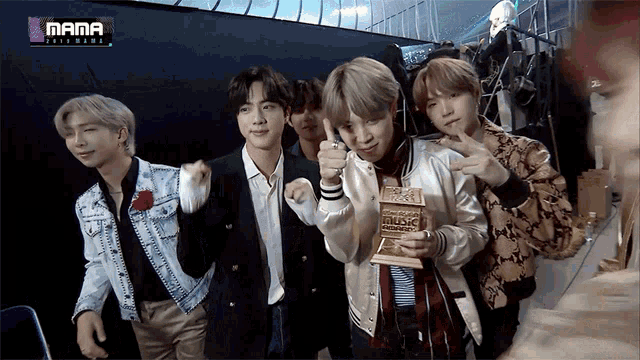 백스테이지 Awards GIF