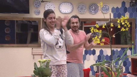 Vivian Amorim Clapping GIF - Vivian Amorim Clapping Applause GIFs