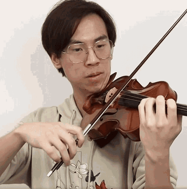 Playing Violin Eddy Chen GIF - Playing Violin Eddy Chen Two Set Violin GIFs