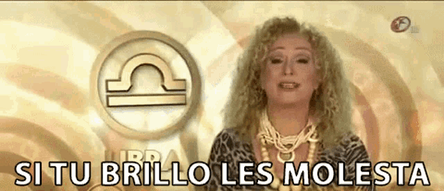 a woman stands in front of a zodiac sign and says " si tu brillo les molesta "