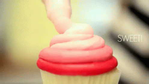 Ombre Cupcakes GIF - Cupcake Ombre Icing GIFs