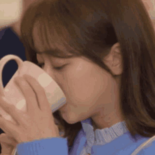 Naeun Leenaeun GIF - Naeun Leenaeun Drinking GIFs
