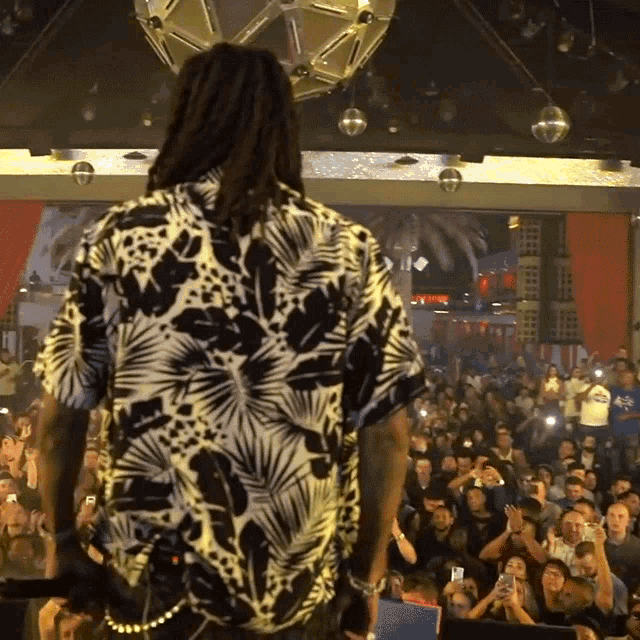 Stand On The Stage Wiz Khalifa GIF - Stand On The Stage Wiz Khalifa Looking To The Crown GIFs