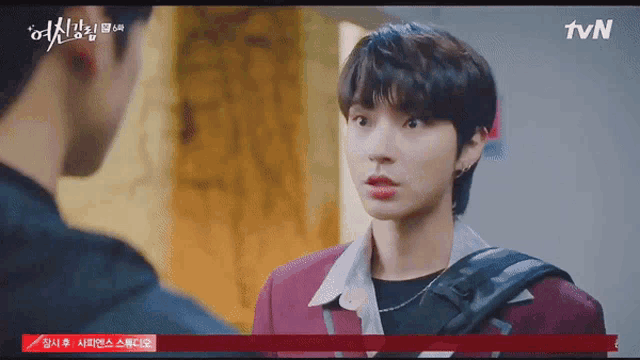 a man talking to another man with tvn written on the bottom of the screen