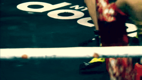 a boxing ring with the word doo written on it