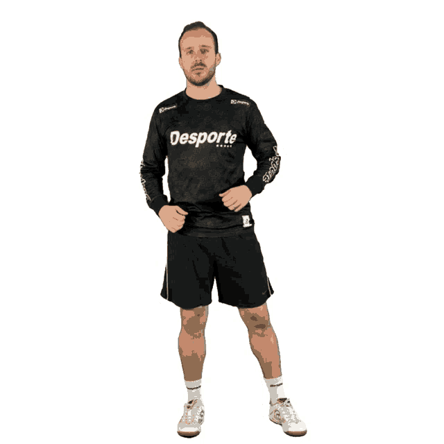 a man wearing a black shirt that says desporte