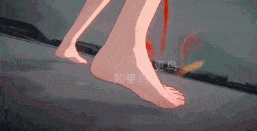 a person 's bare feet are shown in a cartoon with chinese writing