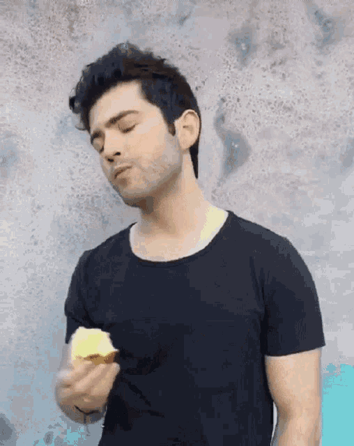 Ian Nelson Apple GIF - Ian Nelson Apple Eating Apple GIFs