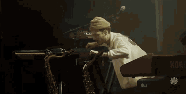 Groove Grooving GIF - Groove Grooving Shimmy GIFs