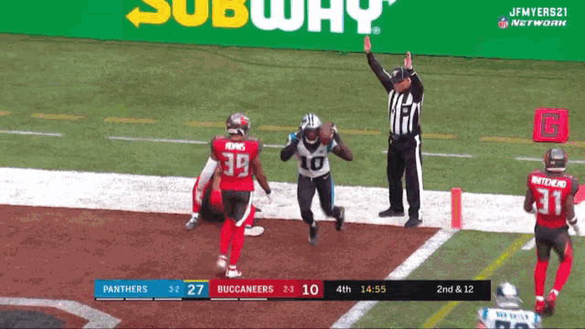 panthers and buccaneers are playing a football game