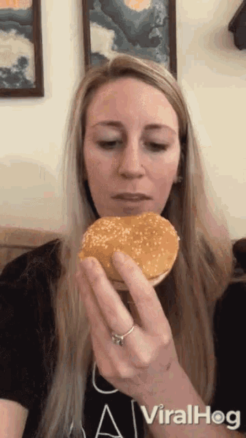 Eating Thats Mine GIF - Eating Thats Mine Nom Nom GIFs