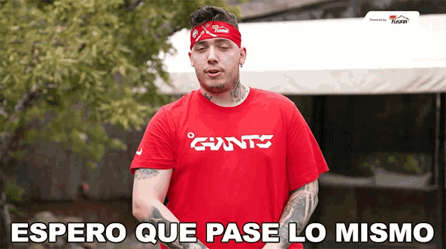 a man wearing a red t-shirt that says gants on it