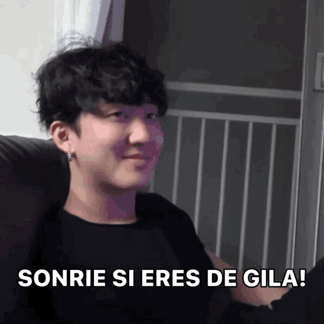 a man sitting in a chair with the words sonrie si eres de gila on the bottom
