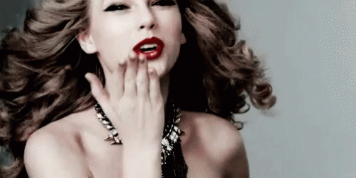 Blow Me A Kiss GIF - Taylor Swift Blowing Kisses Kiss GIFs
