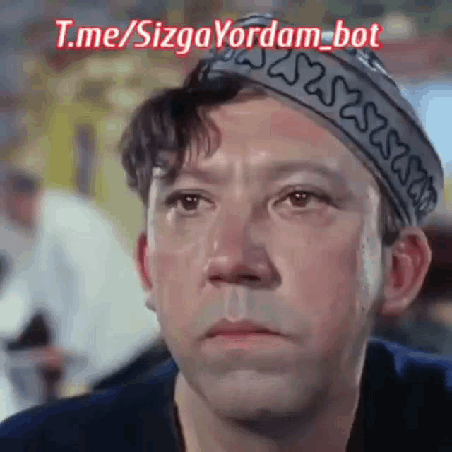 a man wearing a headband that says t.me/sizgayordam_bot on it