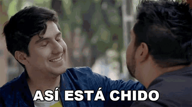 two men are hugging and one of them is smiling and the other is saying " asi esta chido "