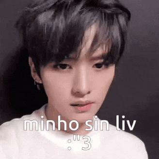 a close up of a person 's face with the words `` minho sin liv '' written on the bottom .