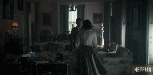 Kissing Claire Foy GIF - Kissing Claire Foy Queen Elizabeth Ii GIFs