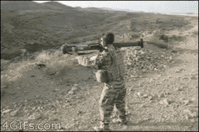 soldier-bazooka.gif