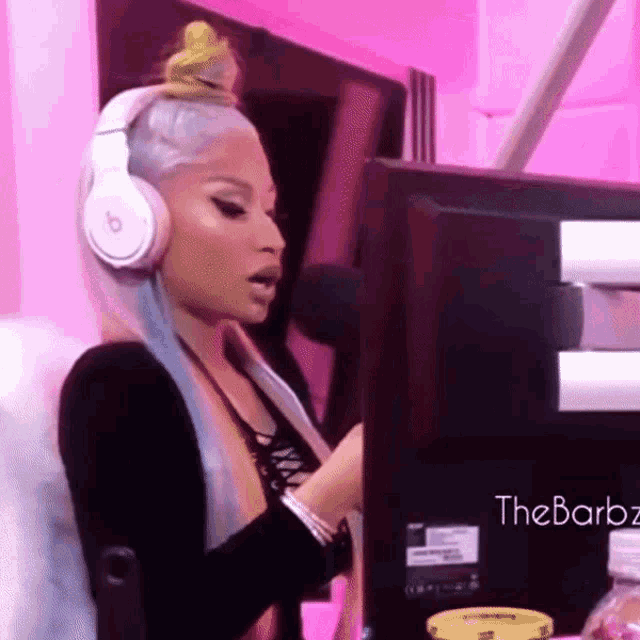 Nicki Minaj Queen Radio GIF - Nicki Minaj Queen Radio Sakigifs GIFs