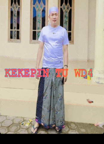 a man standing in front of a building with the words ' kekepin tu wd4 ' on it