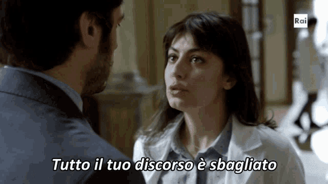a man and a woman are looking at each other with the words tutto il tuo discorso e sbagliato written above them