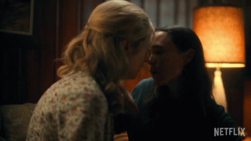 Kissing Vanya Hargreeves GIF - Kissing Vanya Hargreeves Ellen Page GIFs