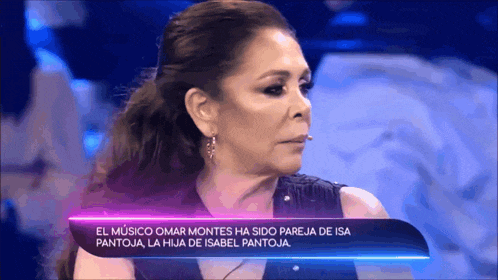 a woman in a black dress is on a television screen with the words el musico omar montes ha sido pareja de isa pantoja
