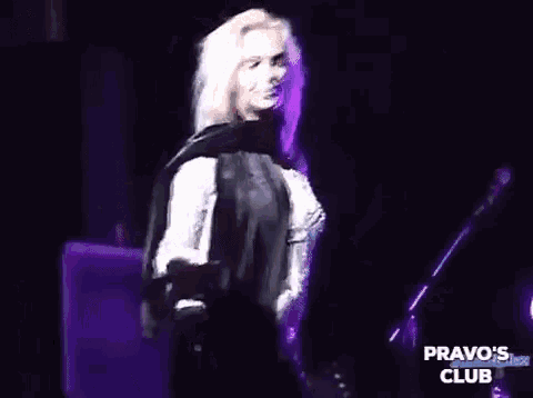 a woman singing into a microphone with the words pravo 's club on the bottom right