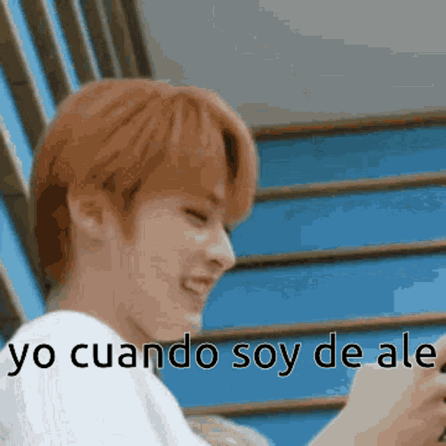 a close up of a person 's face with the words yo cuando soy de ale written on the bottom