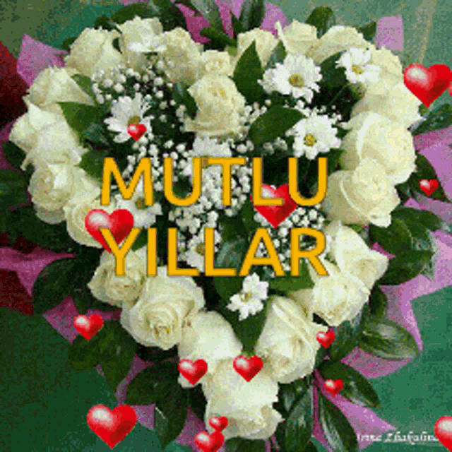 a heart shaped bouquet of white roses with the words mutlu yillar written on it
