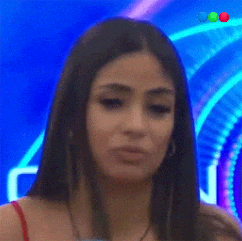 a close up of a woman 's face with the words un besito on it