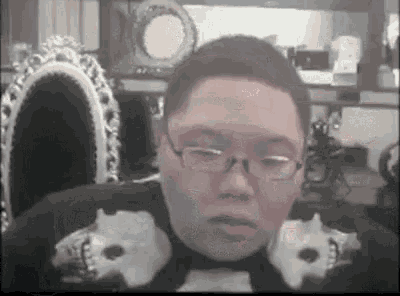 打自己 痛 打耳光 GIF
