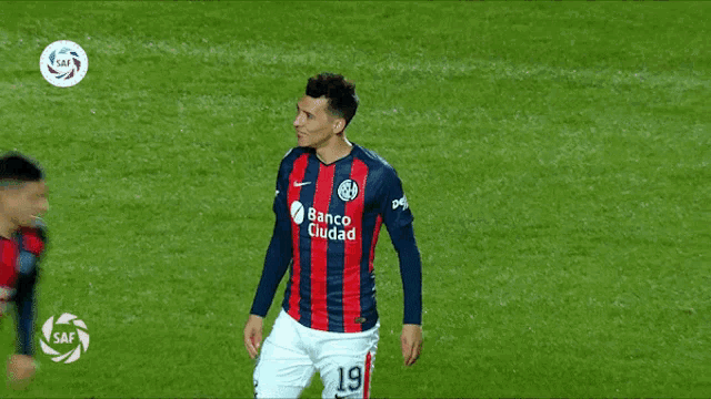 a soccer player wearing a shirt that says banco ciudad on it