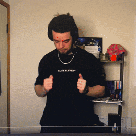 a man wearing a black shirt that says " elite eleven "
