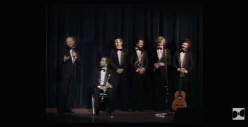 Les Luthiers Singing GIF - Les Luthiers Singing Performance GIFs