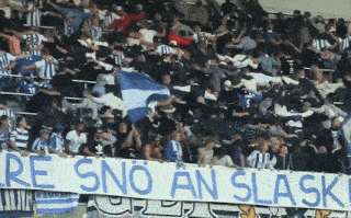 a crowd of people holding a banner that says " re sno an slask "