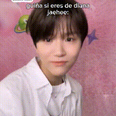 a close up of a person 's face with the words `` guiana si eres de diana jaehee '' .