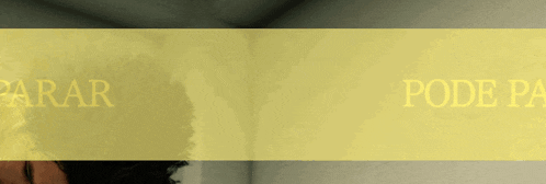 a yellow background with the words parar and pode pa
