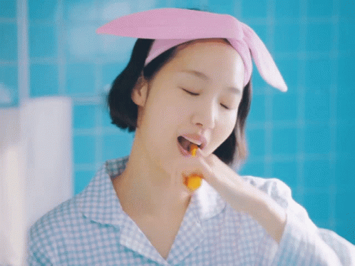 Kim Go Eun Brush Teeth GIF - Kim Go Eun Brush Teeth Kdrama GIFs
