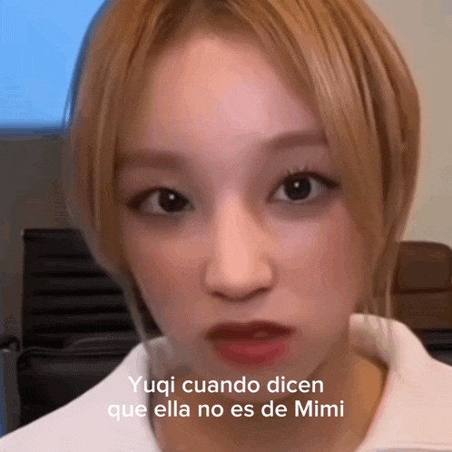 a close up of a woman 's face with the words yugi cuando dicen que ella no es de mimi below it