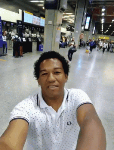 Hello Airport GIF - Hello Airport Selfie GIFs